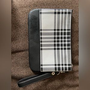 Thirty-one wristlet
